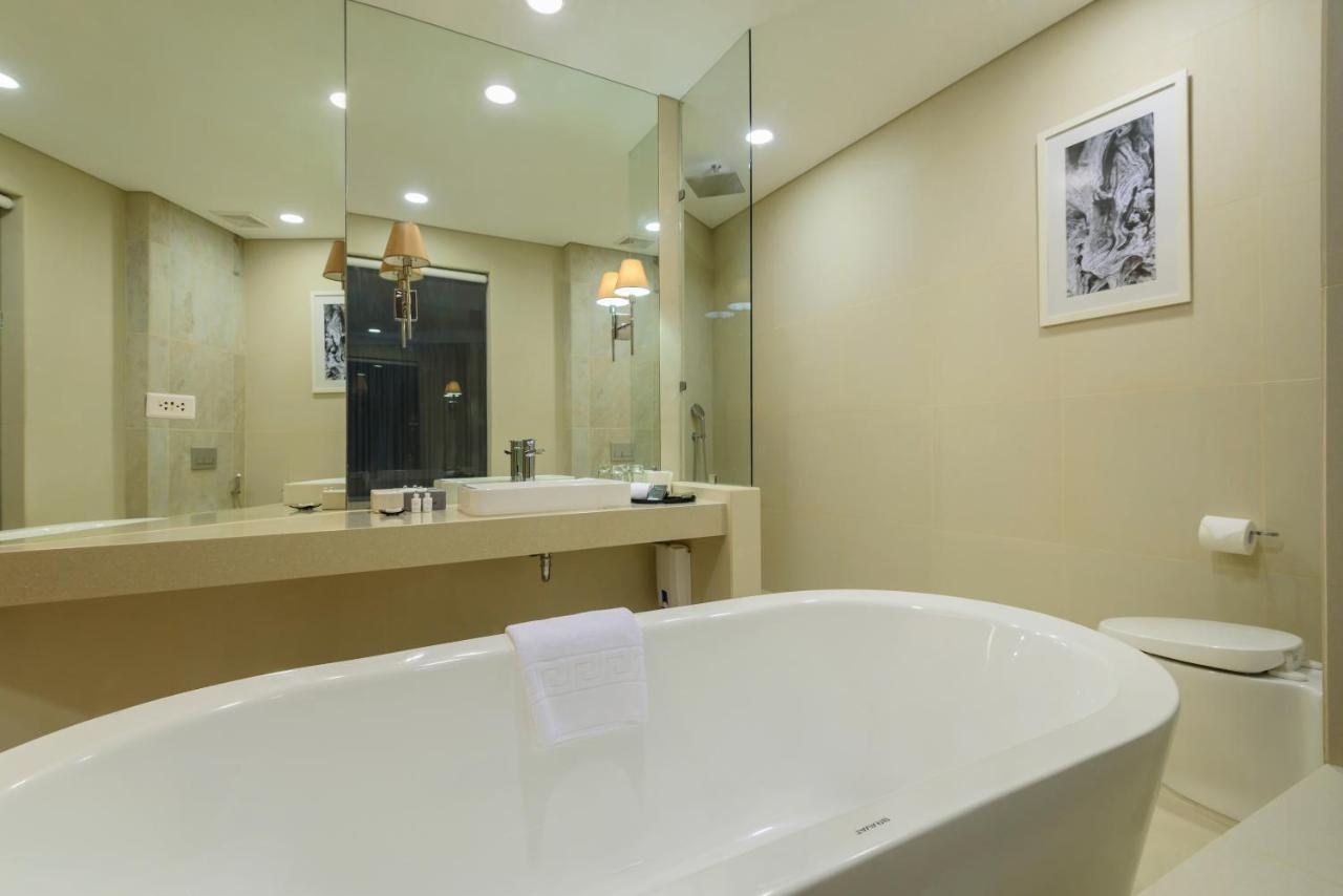 Aqua Boracay Hotel Balabag  Exterior foto Bathroom