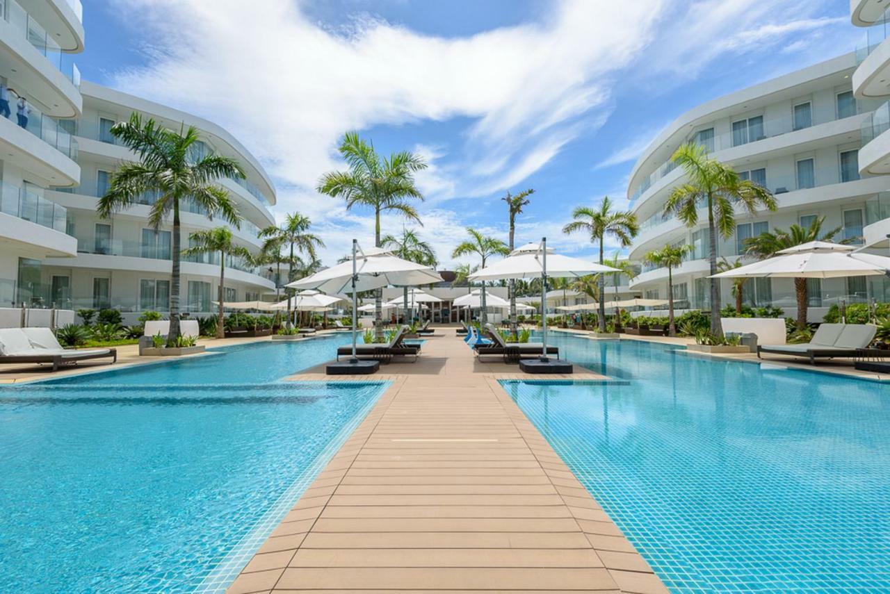 Aqua Boracay Hotel Balabag  Exterior foto The swimming pool at the resort