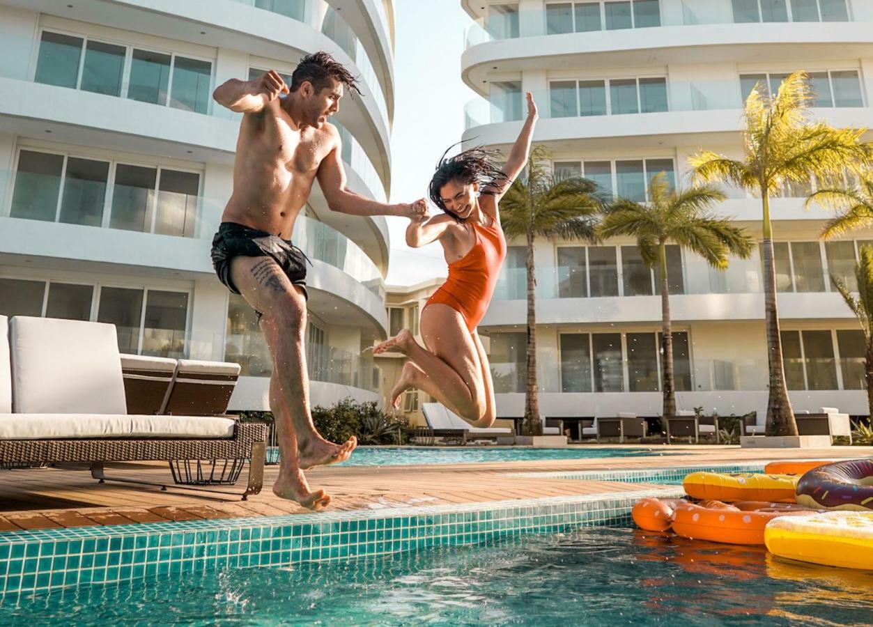 Aqua Boracay Hotel Balabag  Exterior foto The swimming pool at the hotel