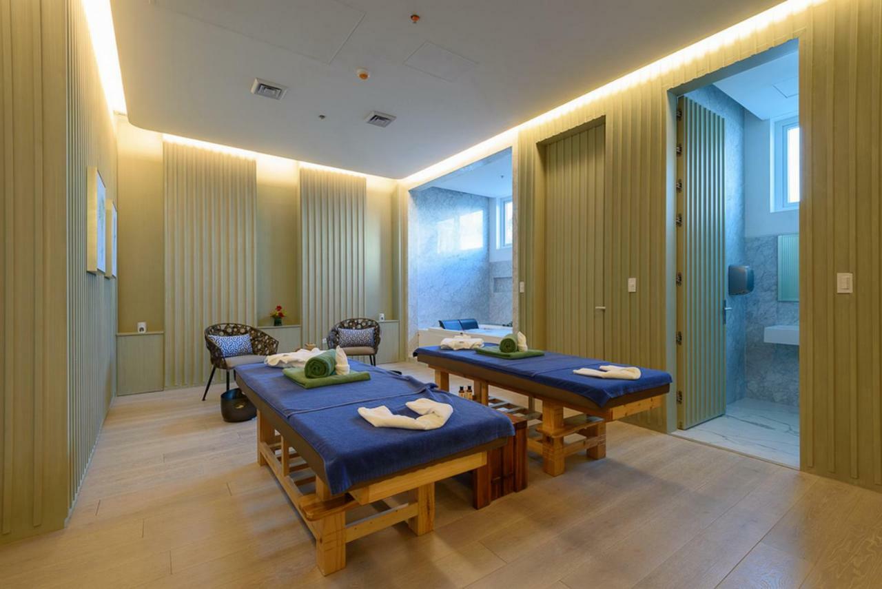 Aqua Boracay Hotel Balabag  Exterior foto Massage beds at a spa